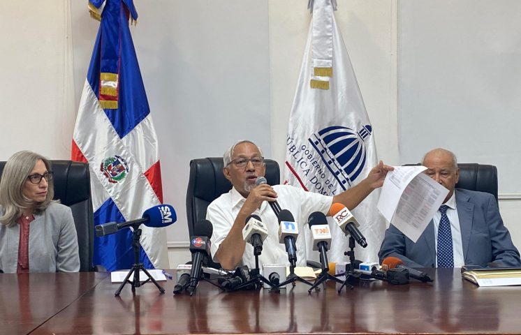 Tras manifestaciones ADP, Minerd informa entra en vigencia aumento de 8% para maestros