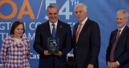 Abinader tras recibir premio por su liderazgo en la región garantiza imparcialidad en las elecciones