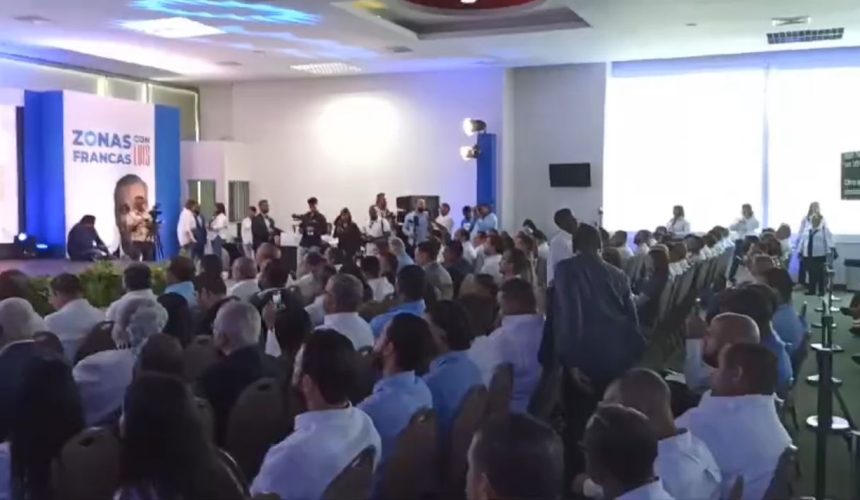 Abinader recibe apoyo de trabajadores de zonas francas del Cibao; Vicepresidenta y Bisonó encabezan actividad