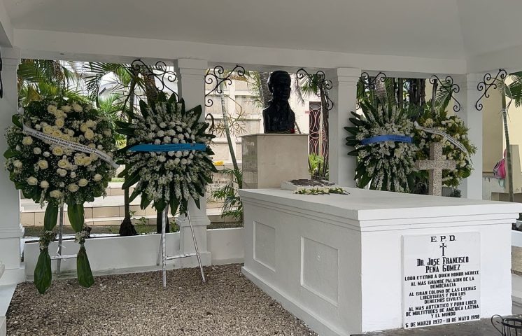 Un día como hoy murió Peña Gómez: Un líder de masas