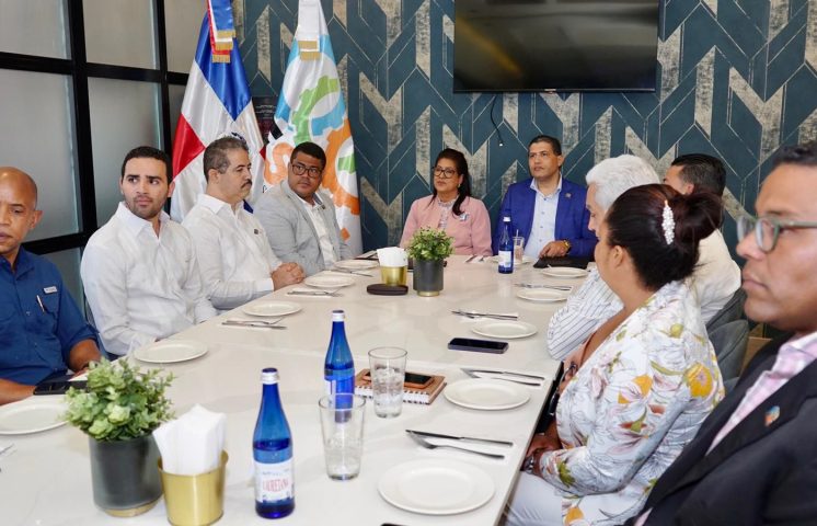 Empresarios de SDN reciben plan de trabajo de Cristina Lizardo para la provincia de SD
