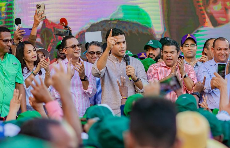 Omar recorrió las tres circunscripciones del DN junto a más de 50 candidatos a diputado