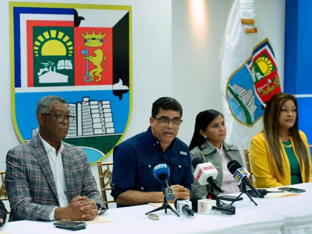 Alcalde Dío Astacio anuncia plan de desmonte de propaganda política en SDE 