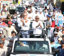 Luis Abinader realiza marchas caravanas en las provincias Duarte y Hermanas Mirabal