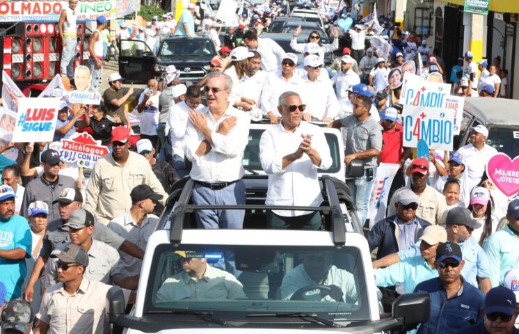 Luis Abinader realiza marchas caravanas en las provincias Duarte y Hermanas Mirabal