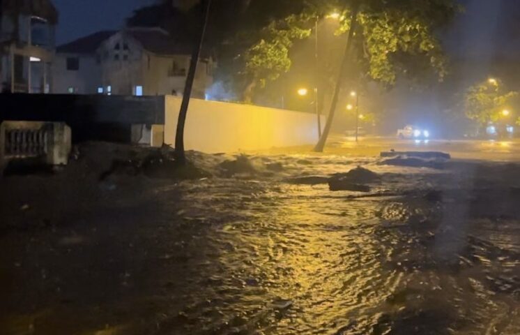 Aguacero causa inundaciones en PP desbordando ríos y cañadas