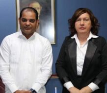 Viceministra de Interior y Policía se reúne con el alcalde del Municipio de Mao.