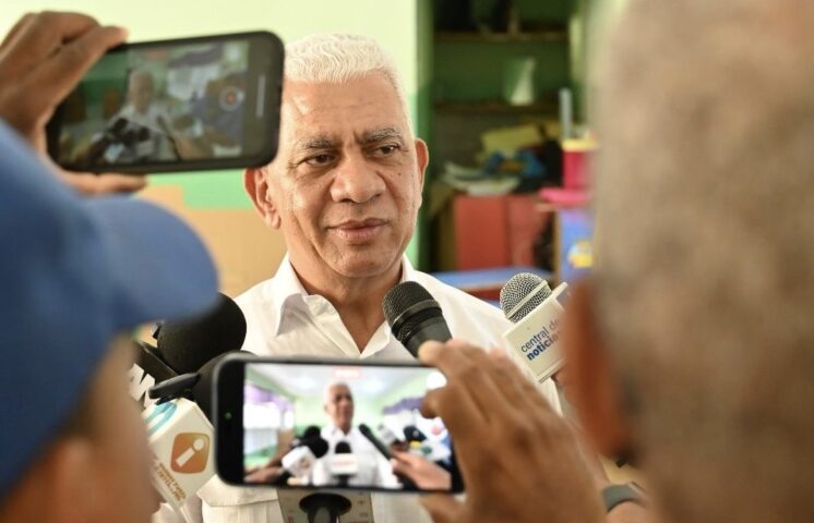 Ricardo de los Santos destaca civismo y llama a la ciudadanía a votar