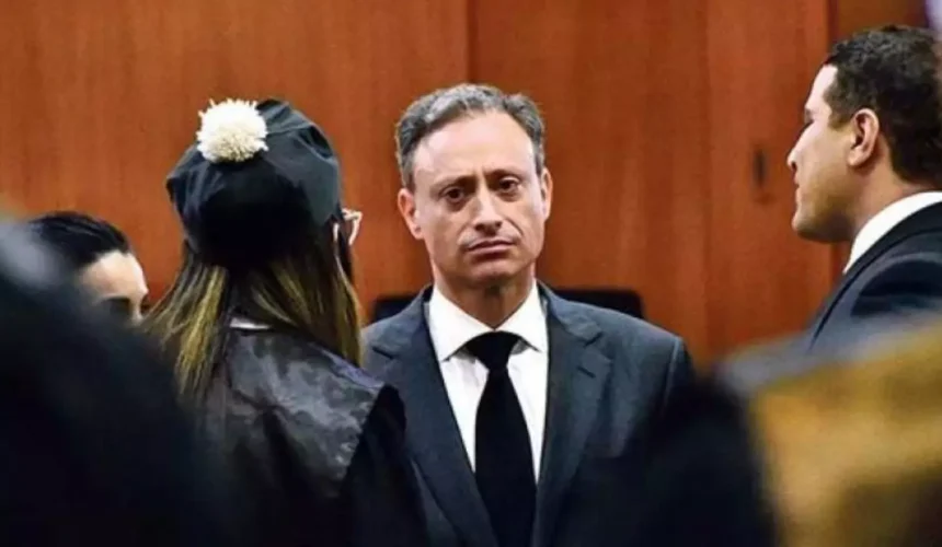 Intervienen quirúrgicamente a Jean Alain por tumor en ojo izquierdo