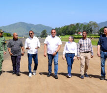 Director DA evalúa daños por lluvias en aeropuerto Constanza; garantiza solución