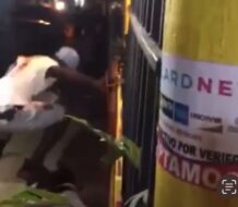 PN dice se trató de una riña hombres que agredieron a otro en un colmado de Bayaguana