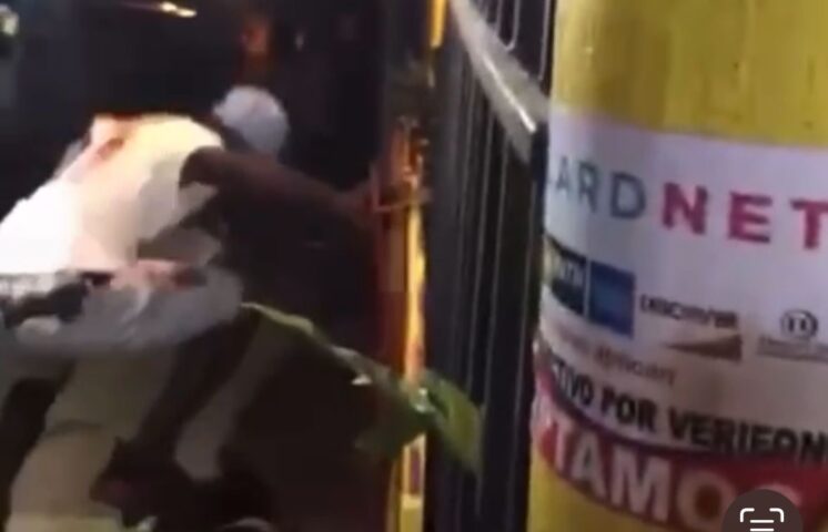 PN dice se trató de una riña hombres que agredieron a otro en un colmado de Bayaguana