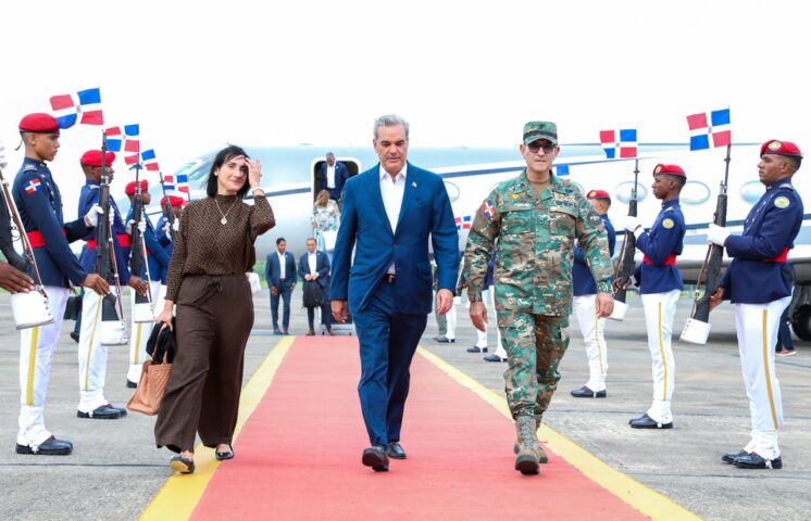 Presidente Abinader regresa al país tras su viaje oficial a Europa