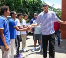 NBA Chris Duarte acude junto al INEFI al liceo Profesor Andrés Medrano Méndez, en Bayona, Santo Domingo Oeste