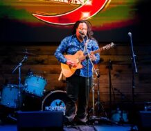 Alex Buena Junta triunfa en Nashville: gana mejor Música Tropical en los Premios Talento Latino 2024