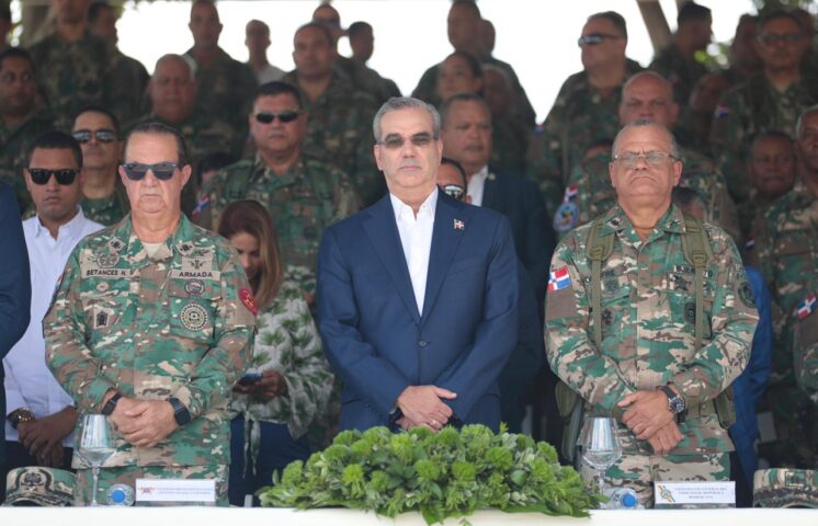 Presidente Abinader entrega 44 nuevos vehículos al Ejército, que incrementan capacidad de movilidad en 1,200 soldados más a cualquier punto del país