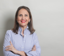 Nombran a Licelotte Baiges como embajadora para apoyar desarrollo programación neurolingüística en RD