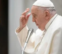 El papa lamenta los destrozos causados por la guerra y el egoísmo en la misa del Corpus