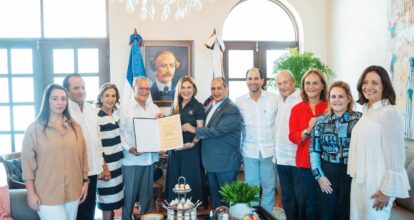 Alcaldesa Carolina Mejía designa a Frank Rainieri como mentor turístico de Santo Domingo