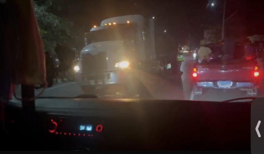 Hombre muere aplastado por una yipeta en Azua cuando supuestamente corría a miembros ERD