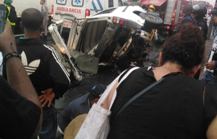 911: Trasladan a distintos centros a cuatro lesionados en accidente de la John F. Kennedy