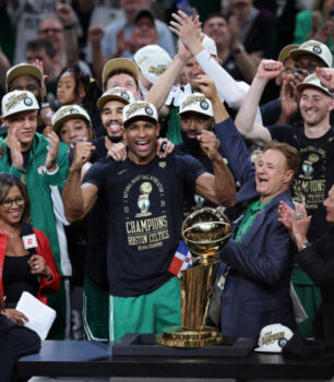 Al Horford, primer dominicano que atrapa el anillo de la NBA