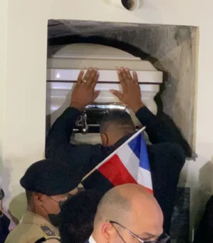 Roban hierros de la tumba de Johnny Ventura