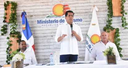 Turismo inaugura varias obras en Samaná y deja otras iniciadas.