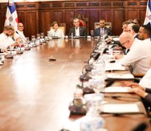 Presidente Abinader encabeza consejo de ministros para evaluar economía, empleo y salud