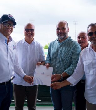 Gobierno entrega RD$84 millones como primera partida para remodelar el Estadio Tetelo Vargas