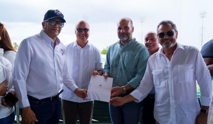 Gobierno entrega RD$84 millones como primera partida para remodelar el Estadio Tetelo Vargas