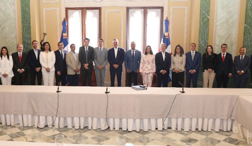 Presidente Abinader propone actualizar agenda de trabajo conjunta con exportadores para desarrollo del sector