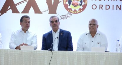 Presidente Abinader afirma que lo principal es salvar vidas y trabajar en coordinación con los gobierno locales ante los efectos del huracán Beryl