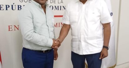 Alcalde de Neiba presenta proyectos de electrificación de comunidades rurales a Ministro de Energía y Minas