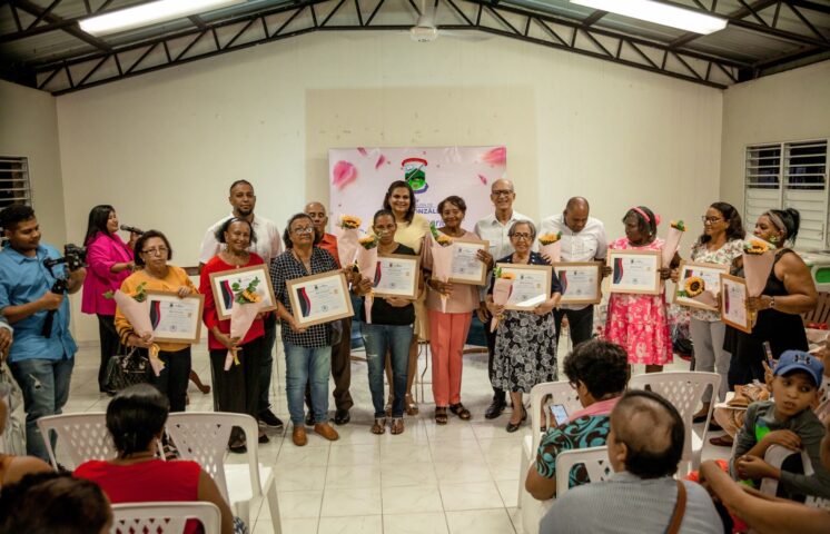 Vicealcaldía de Villa González reconoce labor de madres ejemplares