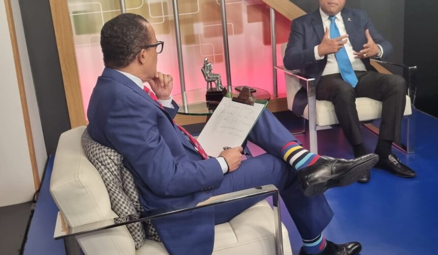 Kelvin Cruz dice alcaldes nuevos se toman hasta un año para controlar recogida basura