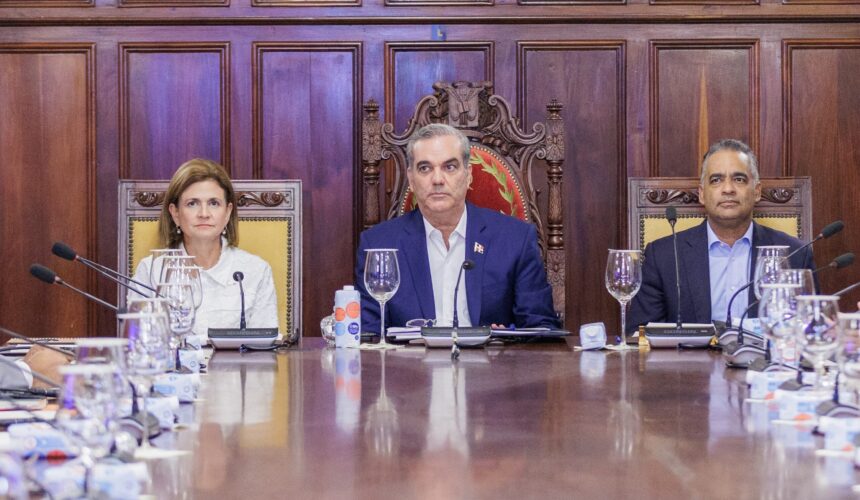 Presidente Abinader conoce en Consejo de Ministros y Directores parámetros y lineamientos para el presupuesto del 2025