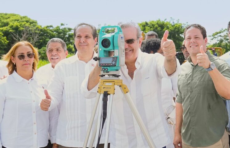 Presidente Abinader y Ministro Bonilla inician construcción de Hospital Traumatológico de San Cristóbal