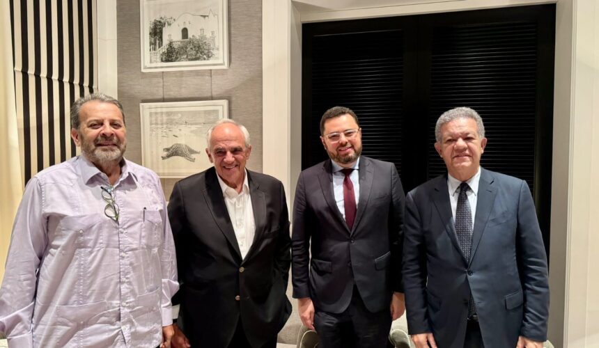 Leonel Fernández comparte con aspirantes presidenciales venezolanos antes de los comicios