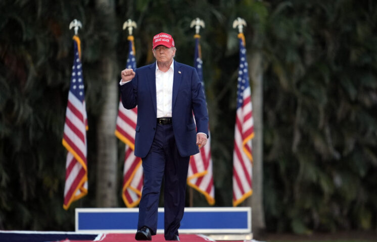 Trump ataca duramente a Biden por primera vez tras el debate