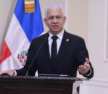 Senado reconoce al músico clásico José Antonio Molina por sus aportes al arte y la cultura nacional