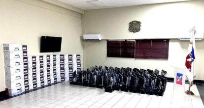 INPOSDOM recibe donación de equipos electrónicos de la Unión Postal Universal
