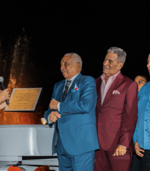 Alcaldesa Carolina Mejía entrega Medalla al Mérito a Rafael Solano y a Niní Cáffaro