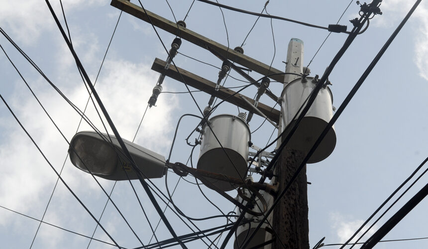 Miles de personas sin luz en República Dominicana a causa de los efectos del huracán Beryl