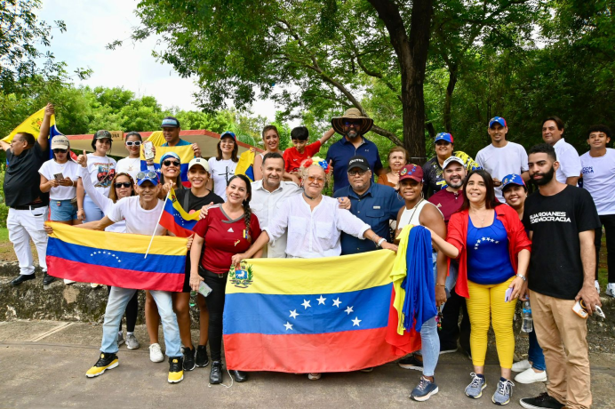Venezolanos votan en República Dominicana en calma y tranquilidad