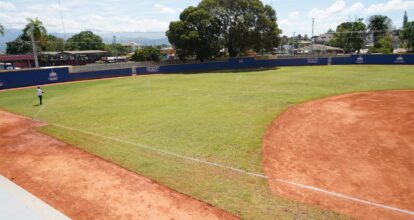 INEFI entrega remozado estadio de béisbol a la Escuela Primaria Francisco Del Rosario Sánchez, en San Juan de la Maguana