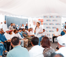 Alcaldesa Carolina Mejía escucha a comunitarios de San Miguel y lleva soluciones