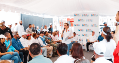 Alcaldesa Carolina Mejía escucha a comunitarios de San Miguel y lleva soluciones