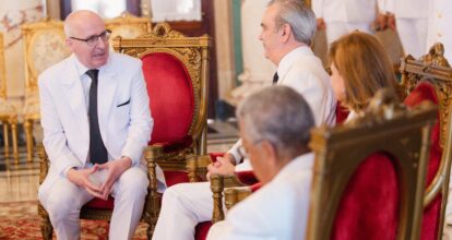 Presidente Luis Abinader recibe cartas credenciales de siete nuevos embajadores