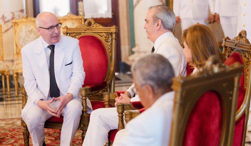 Presidente Luis Abinader recibe cartas credenciales de siete nuevos embajadores